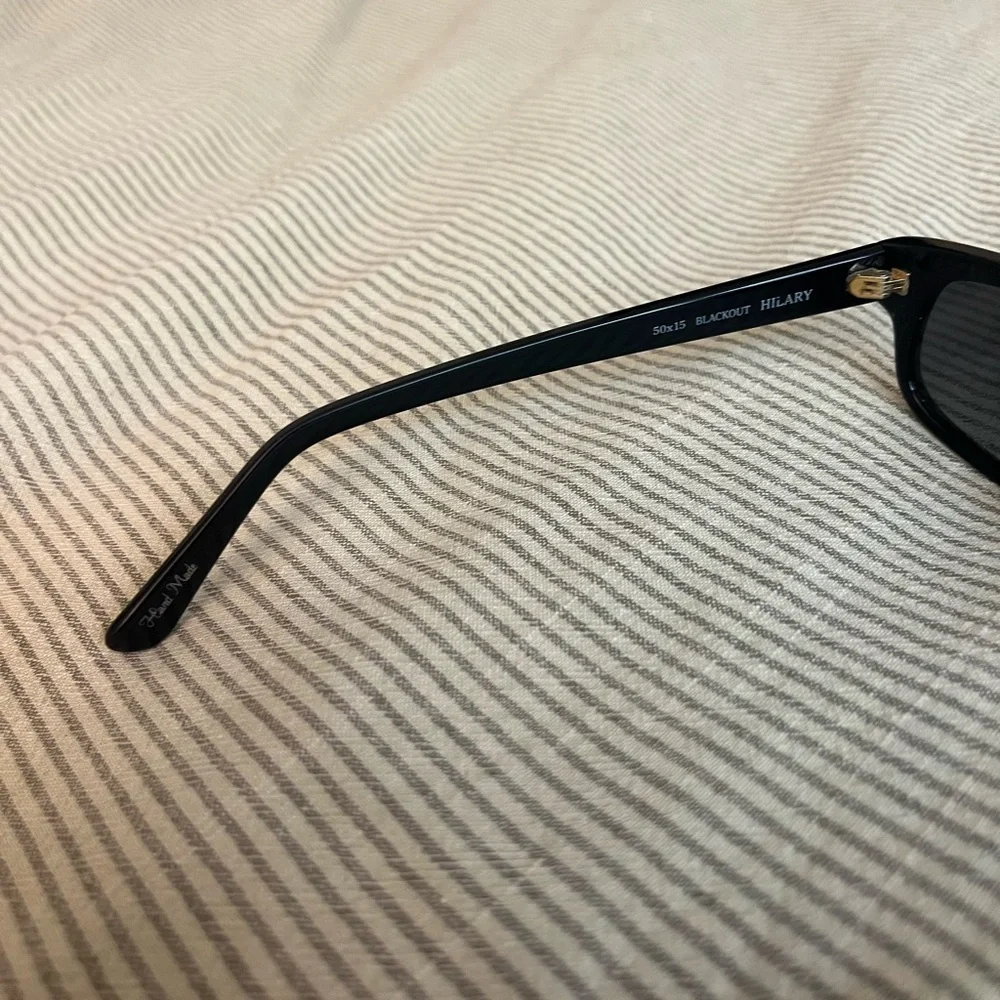 FÉROCE Hilary Polarized Sunglasses Black - 90’s Y2K rectangular frame